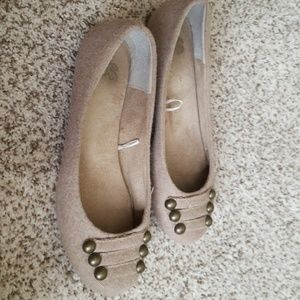 Size 7 Tan Studded Flats